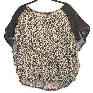 Donating Soon! H&M Snow Leopard print Gypsy Sleeve Top Size Small
